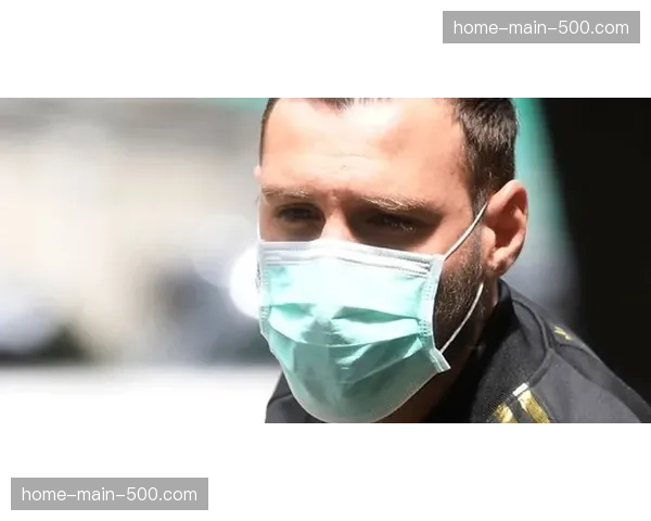 场外动态：伊布以米兰高级顾问身份现身米兰内洛，观战训练