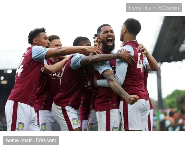 半场:曼联0-2落后阿斯顿维拉,主场球迷响起嘘声 半场:曼联0-2落后阿斯顿维拉,主场球迷响起嘘声