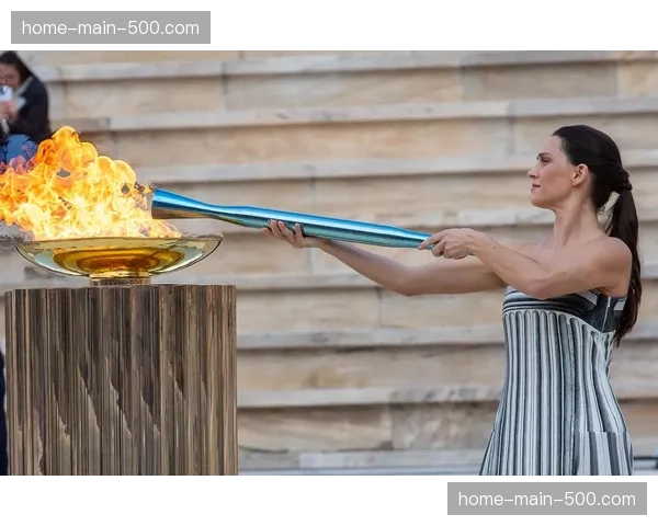 米兰-科尔蒂纳冬奥会主火炬台奥运圣火日落延时影像 米兰-科尔蒂纳冬奥会主火炬台奥运圣火日落延时影像